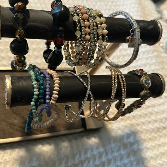 Black and Gold Chunky Beaded Bracelet - Picture 2 of 3